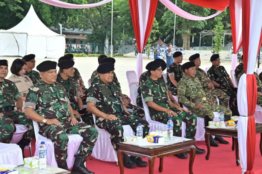 Digembleng 1,5 Bulan di 6 Lemdik TNI, Kepala Bacadnas Kemhan Lepas 1.773 Calon Komcad ASN