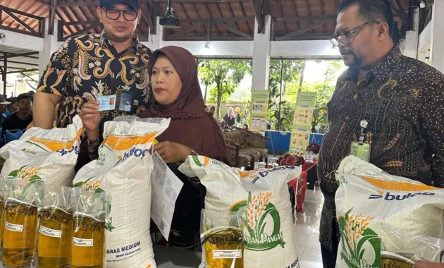 Dirut Bulog Pastikan Penguatan Distribusi Bantuan Beras dan Minyak Goreng Dirut Bulog Pastikan Penguatan Distribusi Bantuan Beras dan Minyak Goreng