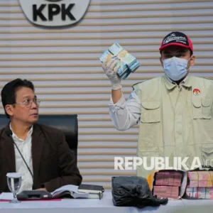 Ditahan KPK, Ajudan Gubernur Riau Berperan Kumpulkan Uang Hasil Pemerasan