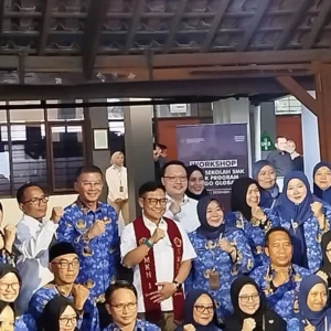 Ditanya beban hidup kelas menengah, Menko Muhaimin: Sabar dulu