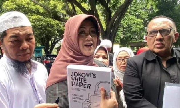 Dokter Tifa Tolak Jokowi: Pengakuan Presiden Punya Kakak di Arab Jadi Bahan Kritik Heboh Dokter Tifa Tolak Jokowi: Pengakuan Presiden Punya Kakak di Arab Jadi Bahan Kritik Heboh