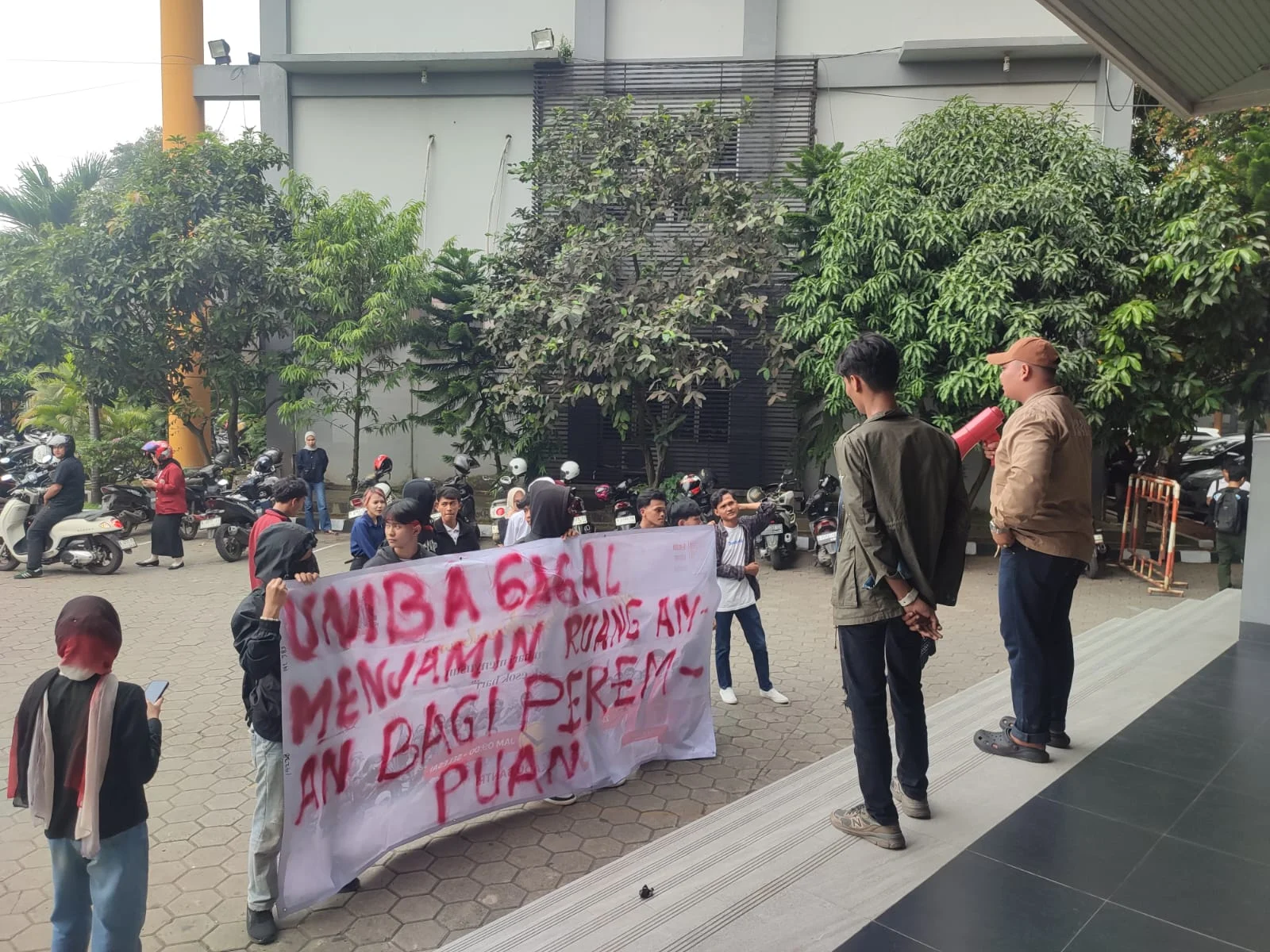 Dosen UBL Terduga Pelaku Pelecehan Resmi Dipecat Usai Mahasiswa Beri Ultimatum 2×24 Jam