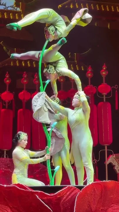 Drama Akrobatik “Swan” Asal China Memukau Penonton di Moskow