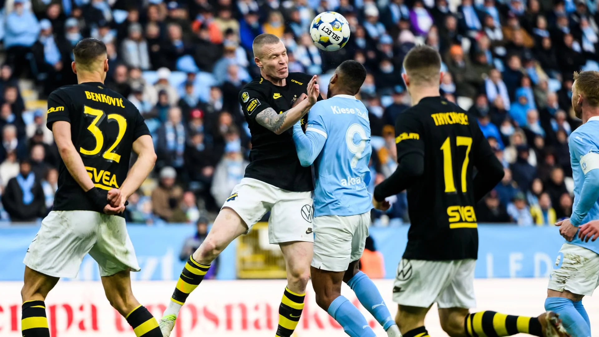Drama Allsvenskan: Malmö Tundukkan AIK, Bintang Muda Bersinar, dan Persaingan Manajer Spanyol Memanas