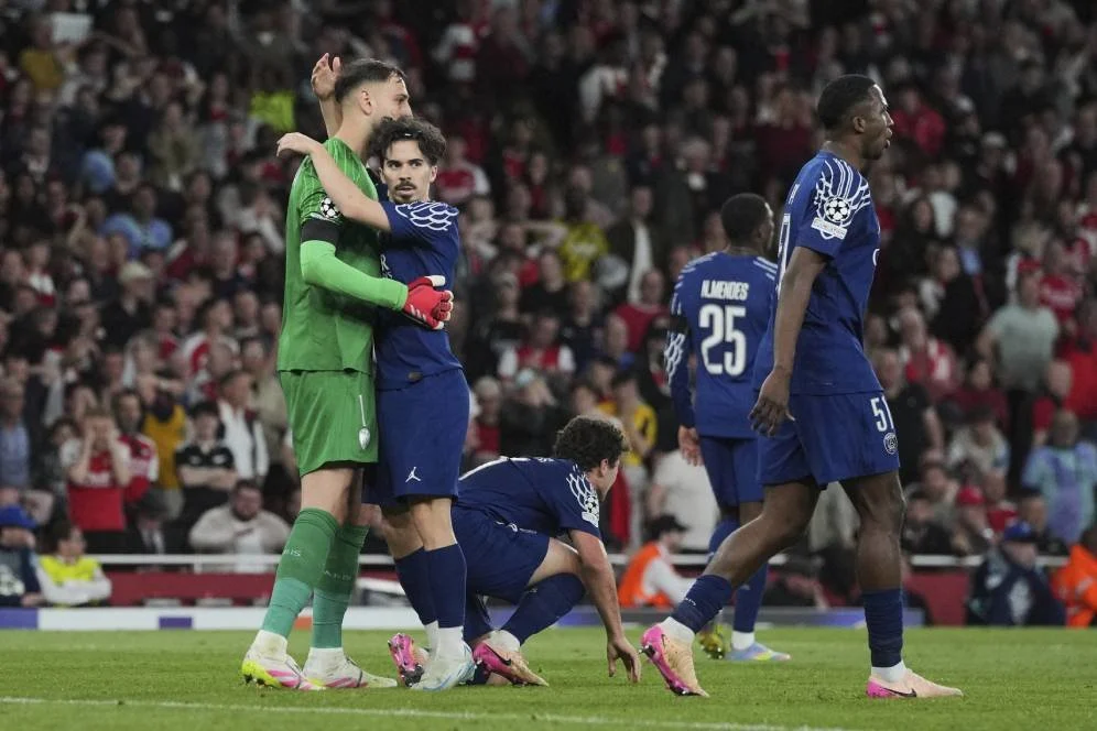 Drama Penjaga Gawang: De Gea Kembali ke Inggris, Mamardashvili Dirawat, Donnarumma Dihujat