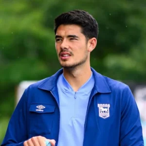 Elkan Baggott di Persimpangan Karier: Dari Blacklist Nasional hingga Degradasi Oxford United