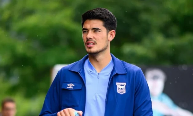 Elkan Baggott di Persimpangan Karier: Dari Blacklist Nasional hingga Degradasi Oxford United Elkan Baggott di Persimpangan Karier: Dari Blacklist Nasional hingga Degradasi Oxford United