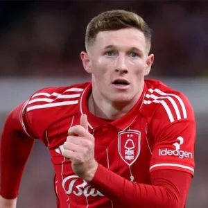 Elliot Anderson Jadi Target Utama Manchester United: Persaingan Sengit dengan Manchester City dan Harga Rekor Nottingham Forest