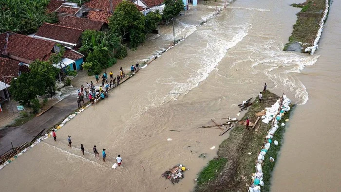 Empat Kecamatan di Demak Dilanda Banjir, Pengungsi Terus Bertambah