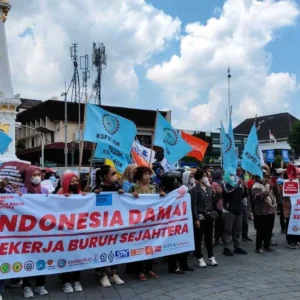 Gaji Tertunda 3 Bulan, Ratusan Buruh Pabrik Desak Gubernur DIY Bertindak!