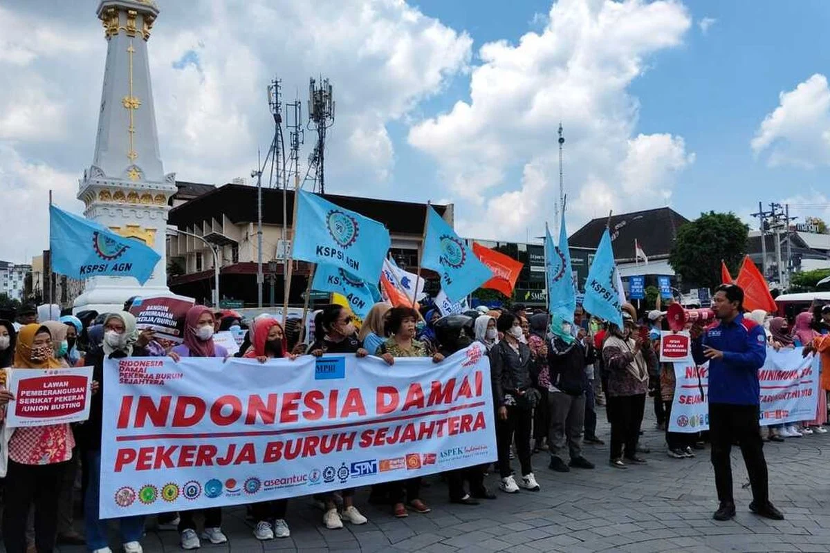 Gaji Tertunda 3 Bulan, Ratusan Buruh Pabrik Desak Gubernur DIY Bertindak!