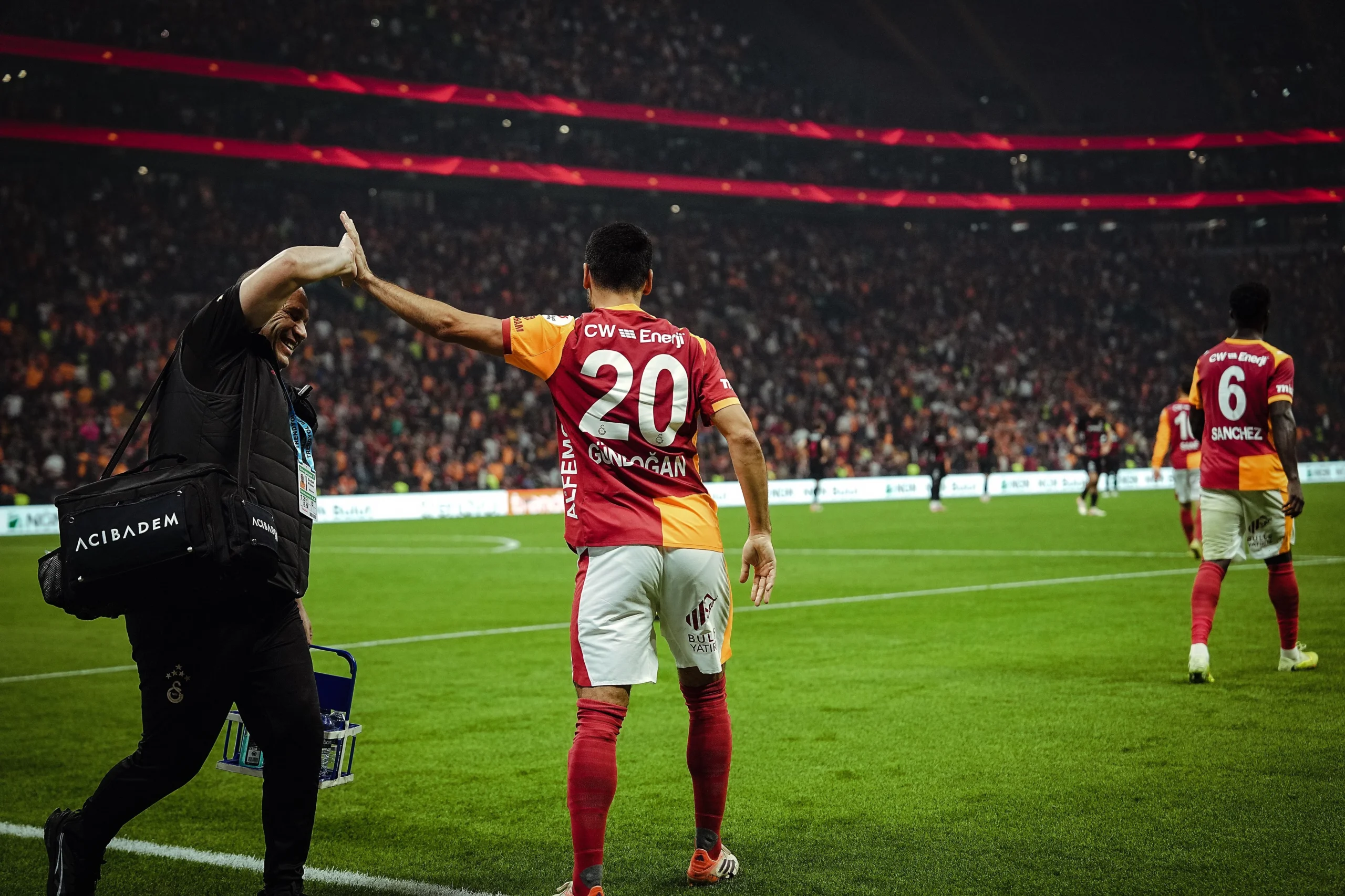 Galatasaray Perkuat Panggung Juara: Kemenangan Tipis 2-1 atas Gençlerbirliği dan Kejutan Pilihan Pelatih Okan Buruk