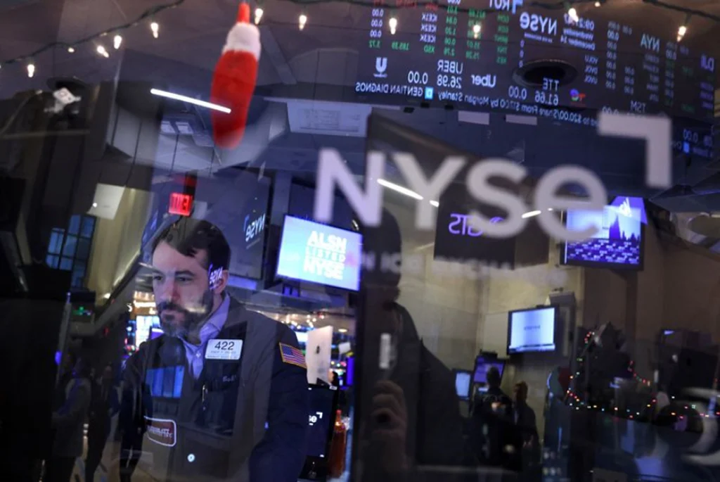 Gejolak Wall Street: Indeks Turun, Ketegangan Iran Mengguncang Pasar Global