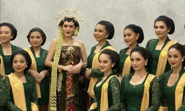 Glamor Pink! Bridesmaid Syifa Hadju Tampil Kompak di Luncheon Pernikahan