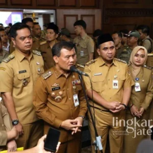 Gubernur Ahmad Luthfi Lantik 27 Pejabat, Tegaskan No Titip dan Dorong Kemandirian Fiskal Jateng di Hari Otonomi Daerah ke-30