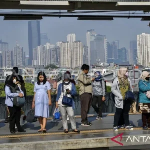 Gunakan masker, udara Jakarta tercatat tak sehat Rabu pagi ini