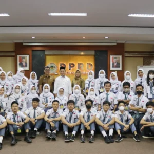 Guru SMAN 1 Purwakarta Maafkan 9 Siswa yang Acungkan Jari Tengah, KDM Minta Sanksi Selain Skorsing