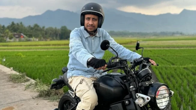 Habib Jafar Datang Mendadak Naik Motor ke Acara 40 Harian Vidi Aldiano