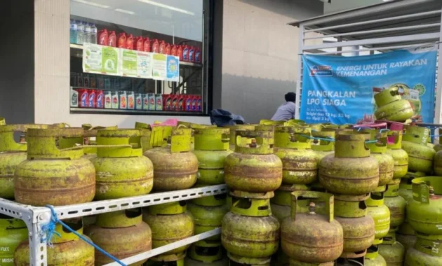 Harga Plastik Melejit 40%: Pedagang Makanan di Jakarta Timur Dilema Antara Naik Harga atau Rugi