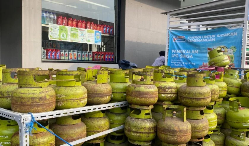 Harga Plastik Melejit 40%: Pedagang Makanan di Jakarta Timur Dilema Antara Naik Harga atau Rugi