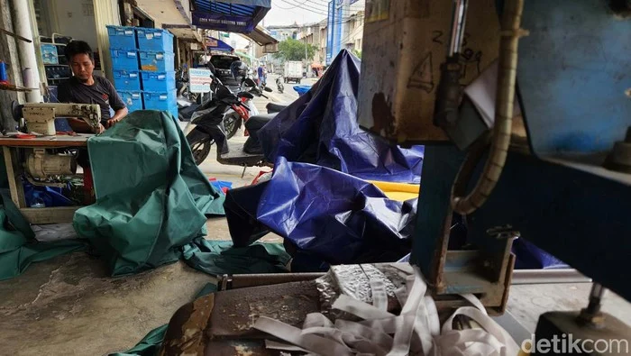 Harga Plastik Melonjak Drastis, Dampak di Bandung dan Banjarmasin serta Langkah Industri Menghadapi Krisis Bahan Baku