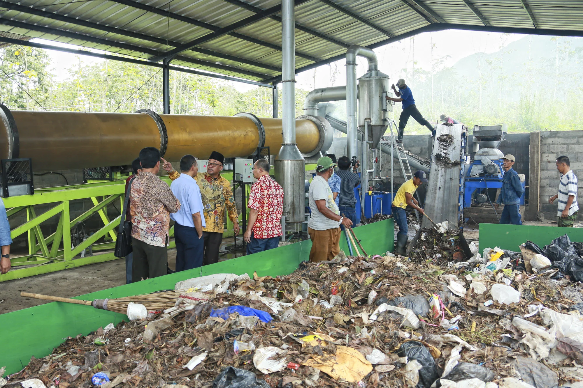 Hendropriyono Soroti Kebijakan Pengelolaan Sampah di Padang Raya: Tantangan dan Harapan Nasional