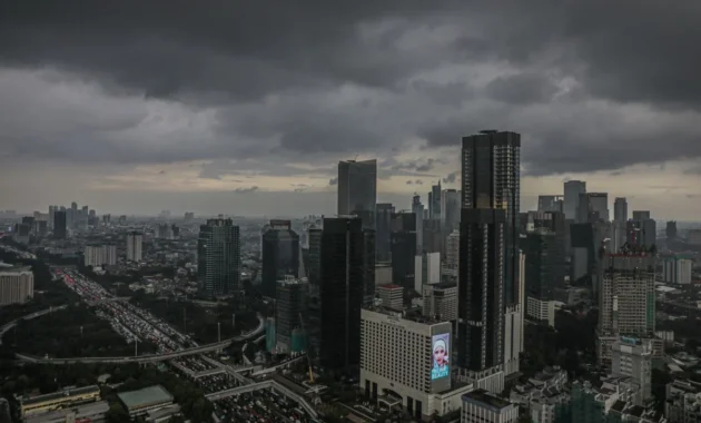 Hujan Ringan Menghiasi Langit Jakarta Hari Ini: Dari Pusat hingga Selatan