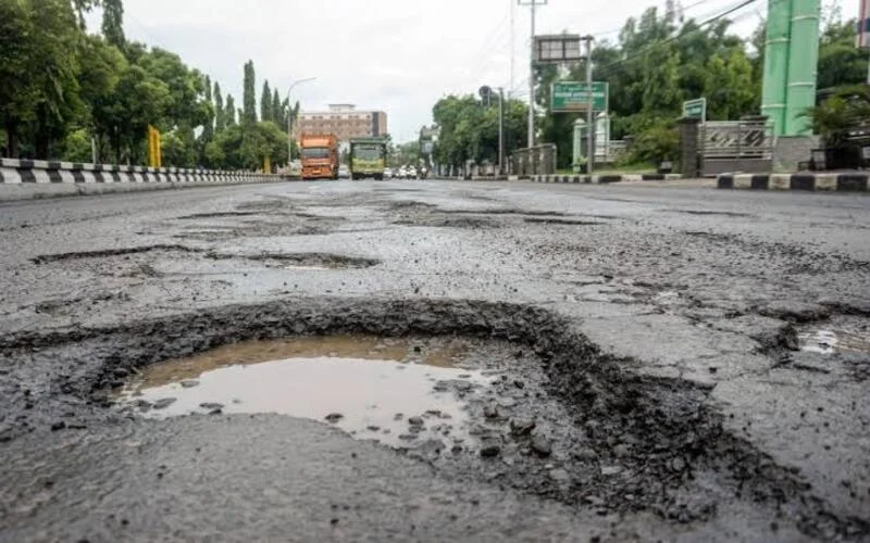 Hull City Bergelora: Dari Kerusakan Jalan Pusat Hingga Kejutan di Lapangan Hijau