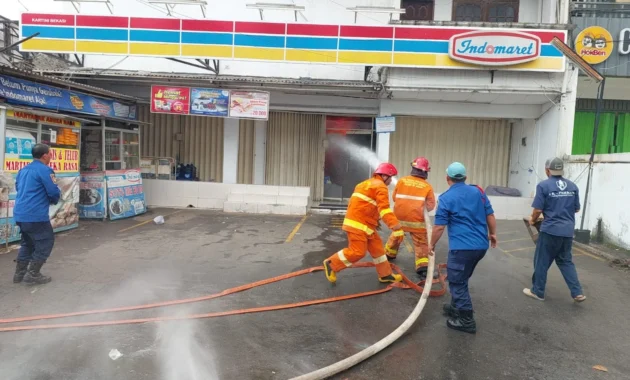 Indomaret Puncak Pelalo Buka Gerai Baru, Warga Terkejut Saat Ludes di View Tercantik Terbakar Akibat Angin Puting Beliung