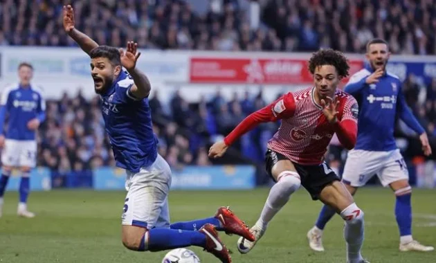 Ipswich Menanti Detik Penentu: Gagal Menang 2-2 vs Southampton, Promosi Tergantung Pada Laga Terakhir