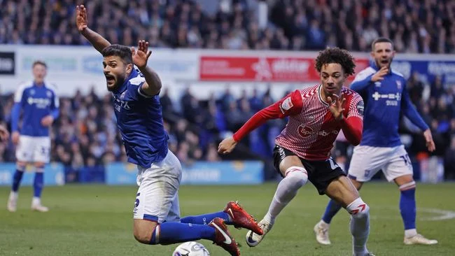 Ipswich Menanti Detik Penentu: Gagal Menang 2-2 vs Southampton, Promosi Tergantung Pada Laga Terakhir