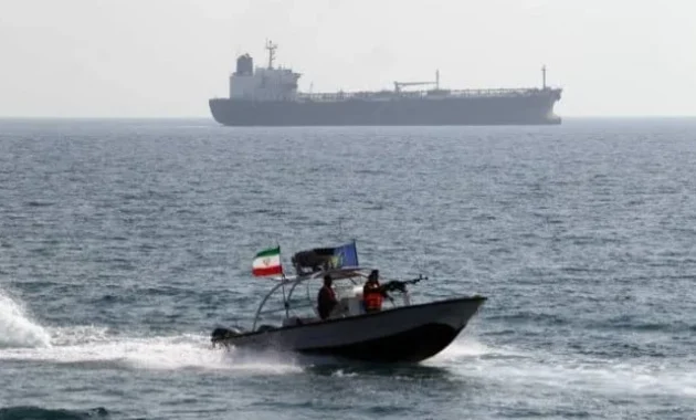 Iran Izinkan Kapal-kapal Irak Bebas Lewati Selat Hormuz