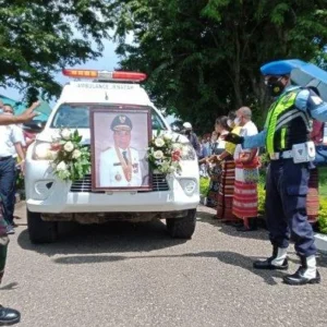 Isak Tangis Iri Kedatangan Jenazah Mayor Anumerta Zulmi di Cimahi