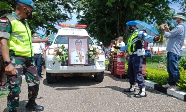 Isak Tangis Iri Kedatangan Jenazah Mayor Anumerta Zulmi di Cimahi