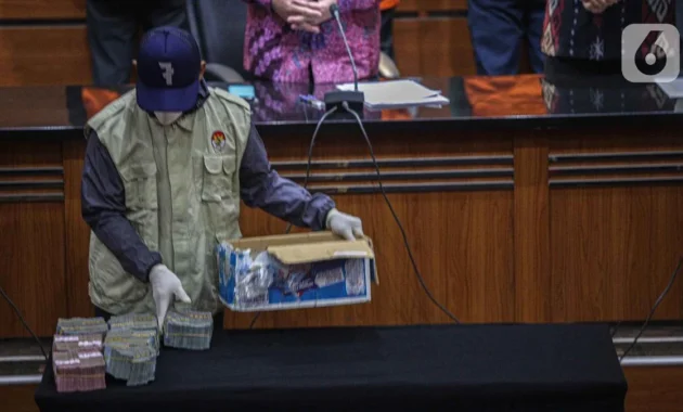 Jadi Korban Pemerasan Pegawai KPK Gadungan, Sahroni Ungkap Kronologi hingga Pemberian Uang Rp 300 Juta Jadi Korban Pemerasan Pegawai KPK Gadungan, Sahroni Ungkap Kronologi hingga Pemberian Uang Rp 300 Juta