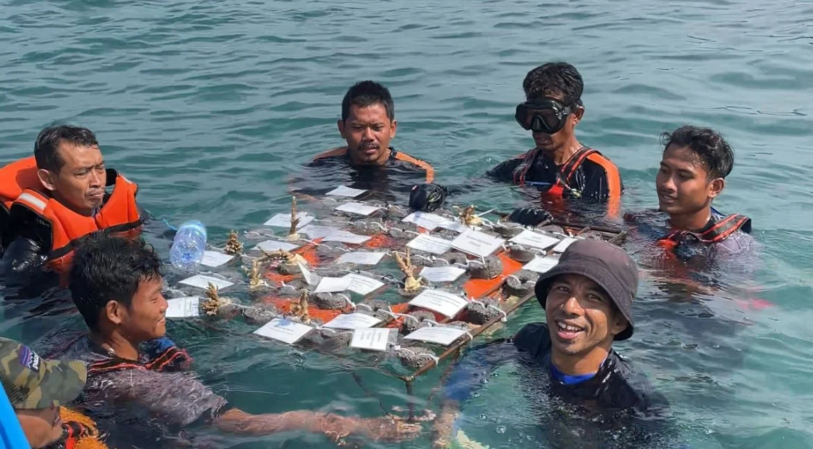 Jaga Ekosistem Pulau Messah, MPMX Lakukan Transplantasi Terumbu Karang