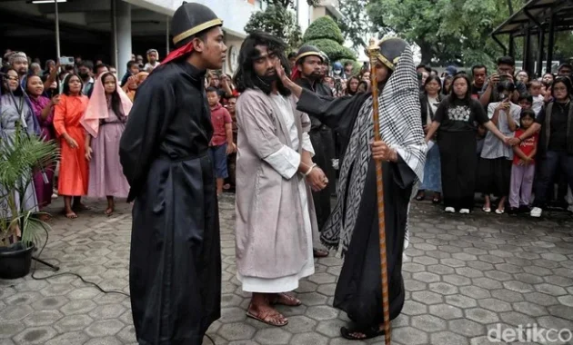 Jemaat Maknai Pengorbanan Yesus Lewat Visualisasi Jalan Salib