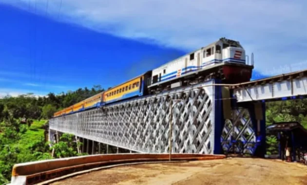 Jembatan Cirahong Jadi Magnet Wisata: Dari Etape Balap hingga Spot Instagramable di Sumedang