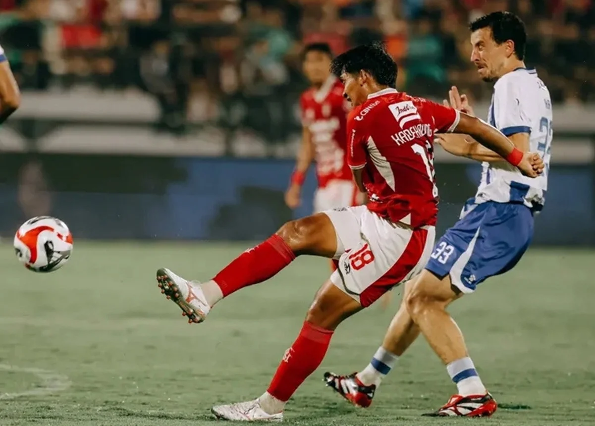 Johnny Jansen Ungkap Kekecewaan Usai Bali United Terkalahkan Persib Bandung: “Proses Belajar yang Belum Selesai”