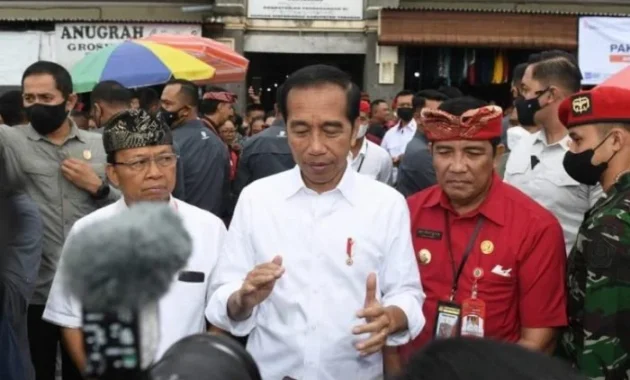 Jokowi Tanggapi Santai Ungkapan JK Soal Peran Presiden: "Saya Bukan Siapa‑siapa, Orang Kampung"