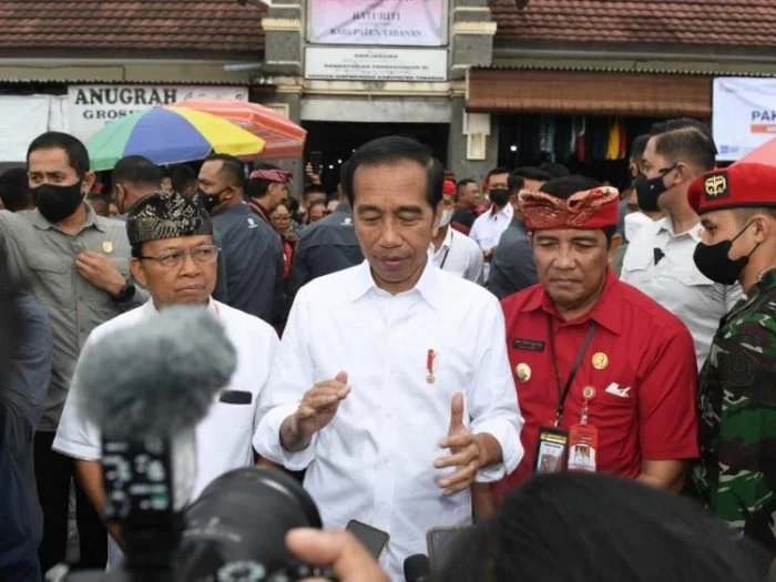 Jokowi Tanggapi Santai Ungkapan JK Soal Peran Presiden: "Saya Bukan Siapa‑siapa, Orang Kampung"