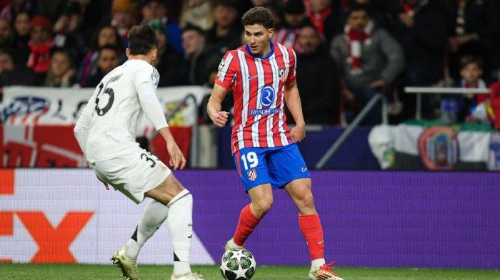 Julian Alvarez Jadi Kunci Drama Atletico Madrid: Dari Duel Barca hingga Kontroversi Penalti di Semifinal Champions League