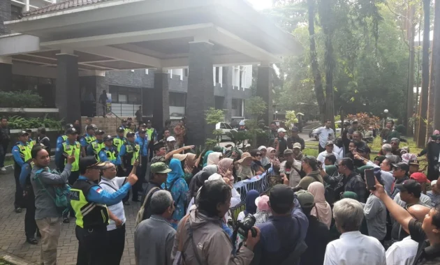 Jusuf Kalla Klarifikasi Penggunaan Istilah "Syahid" dalam Ceramah di UGM, Tekankan Konteks Perdamaian Jusuf Kalla Klarifikasi Penggunaan Istilah "Syahid" dalam Ceramah di UGM, Tekankan Konteks Perdamaian