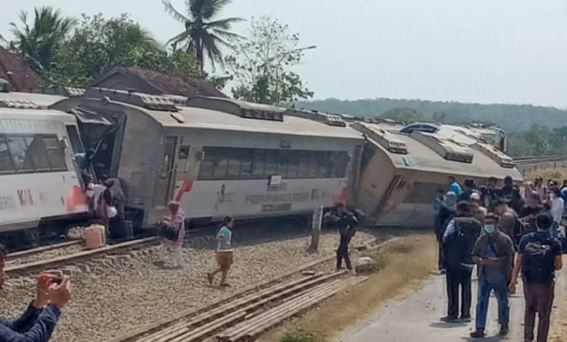 KAI Batalkan Beberapa Perjalanan Kereta Akibat Insiden di Bekasi Timur