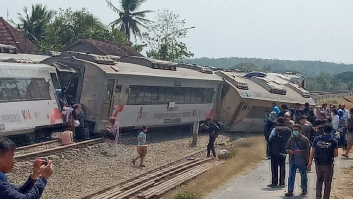 KAI Batalkan Beberapa Perjalanan Kereta Akibat Insiden di Bekasi Timur