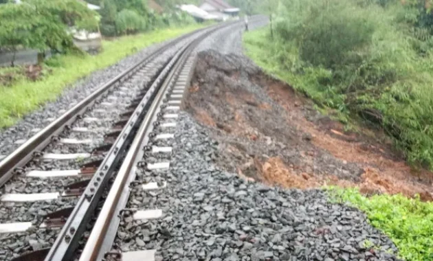 KAI Daop 2 Bandung Janjikan Refund 100% bagi Penumpang Terdampak Longsor di Sasaksaat