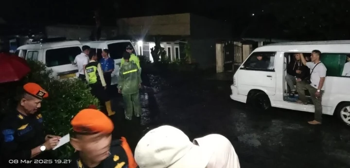 KAI Hentikan Sementara KA Siliwangi Akibat Banjir di Cibeber