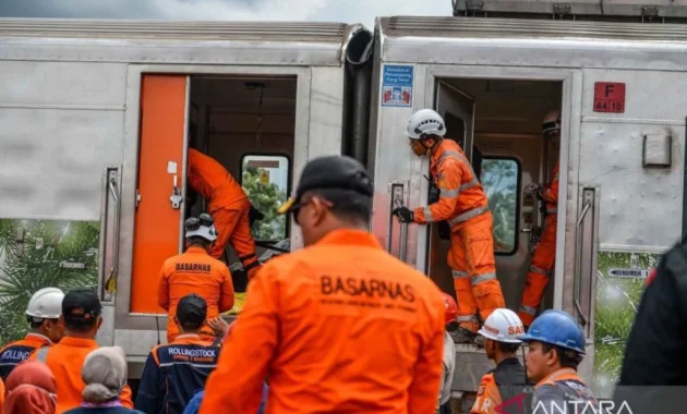 KAI Sampaikan Duka Mendalam, Evakuasi Korban Tabrak Kereta Masih Berlangsung