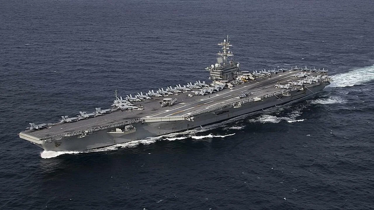 Kapal Induk USS Abraham Lincoln Dekat Iran: Ancaman, Blokade, dan Gerak Balik AS yang Mengguncang Dunia