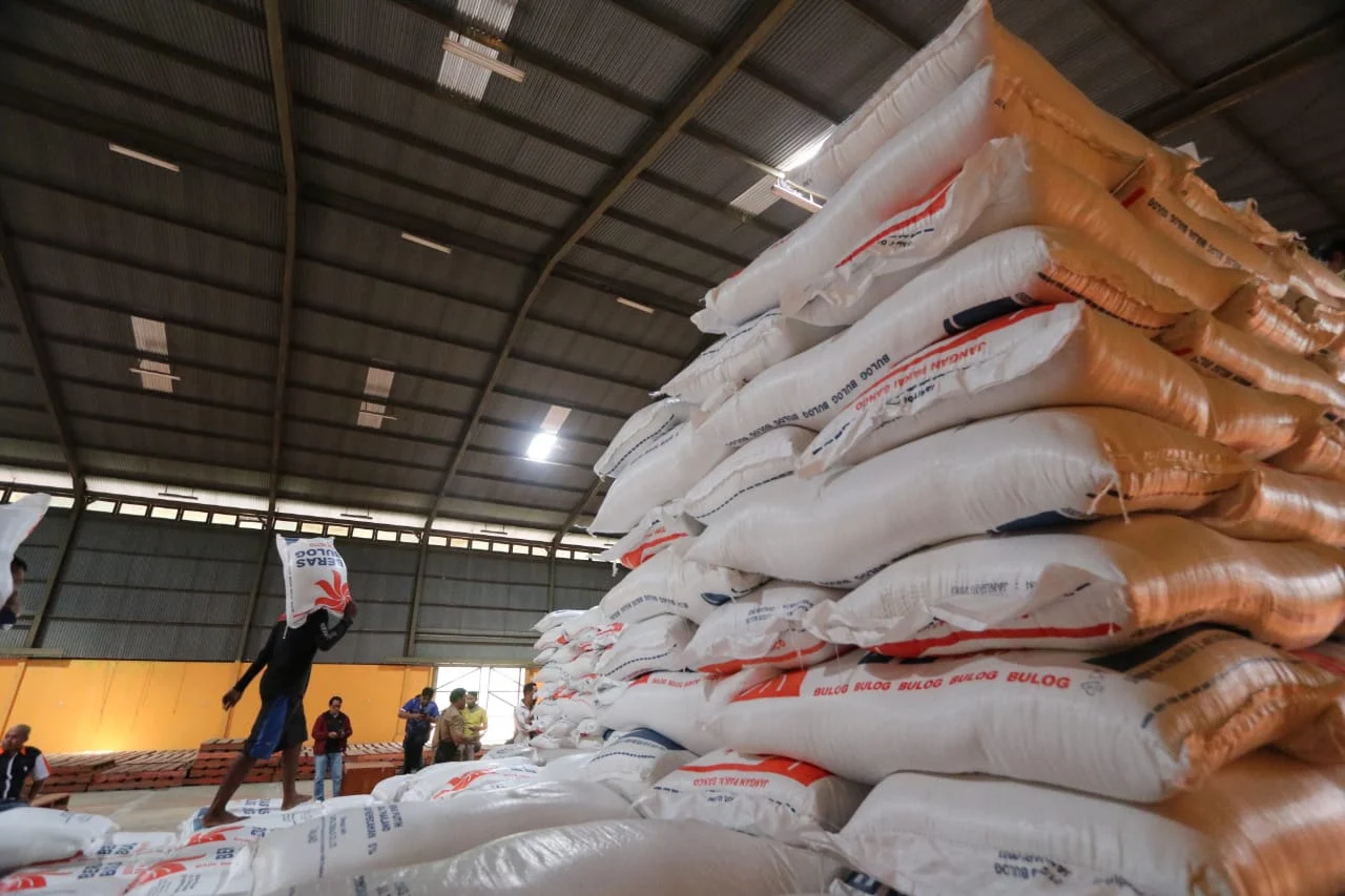 Kapasitas Tidak Cukup, Bulog Sewa Gudang untuk Simpan Cadangan Beras Pemerintah